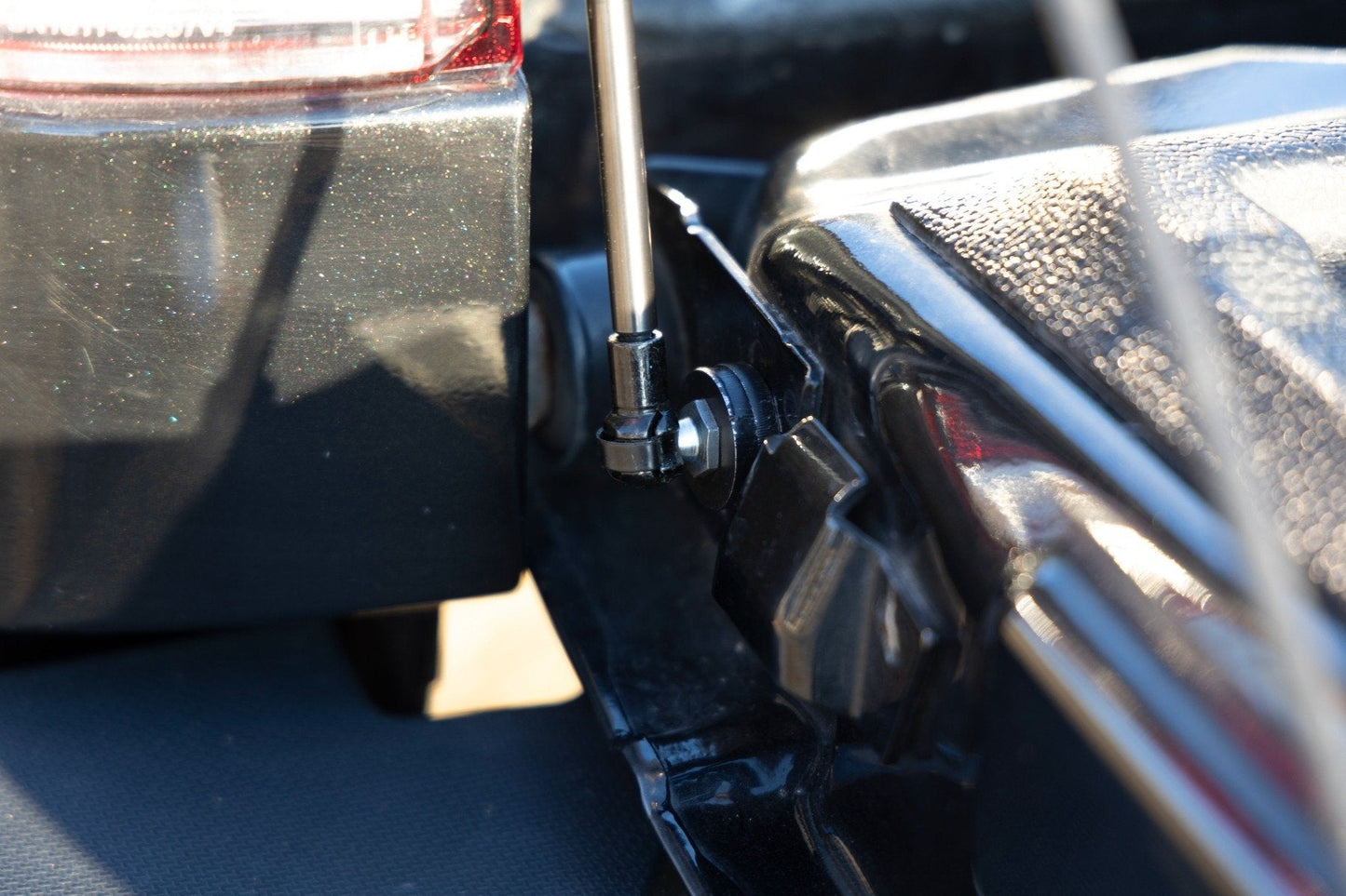 Rough Country 73220 Tailgate Assist | Ford F-250/F-350 Super Duty 2WD/4WD (1999-2016)