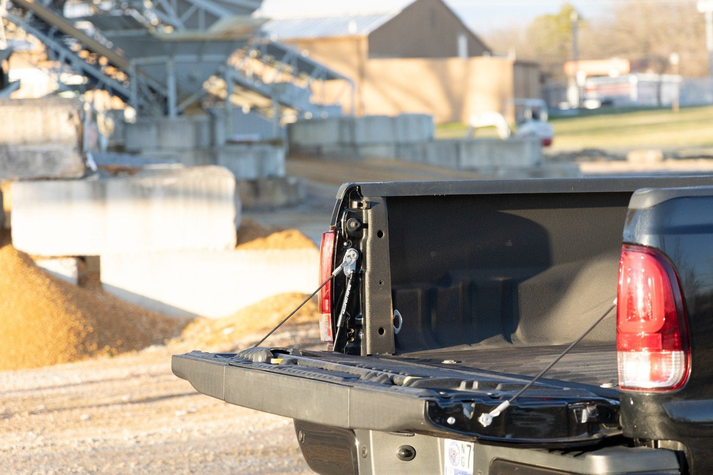 Rough Country 73220 Tailgate Assist | Ford F-250/F-350 Super Duty 2WD/4WD (1999-2016)