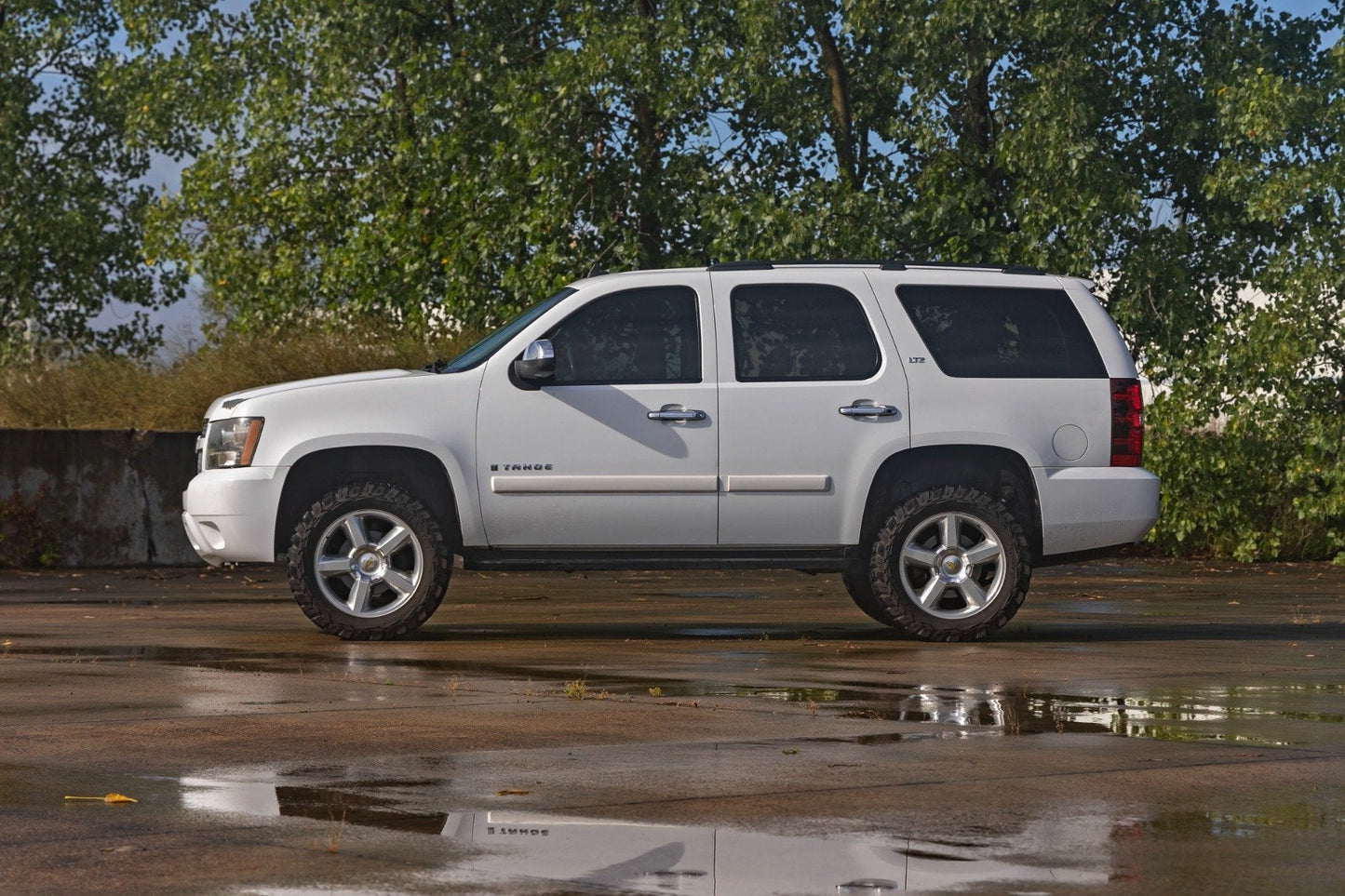 Rough Country 19332RED 3.5 Inch Lift Kit | N3 Struts | Forged UCAs RED | Chevy/GMC SUV 1500 (07-20)