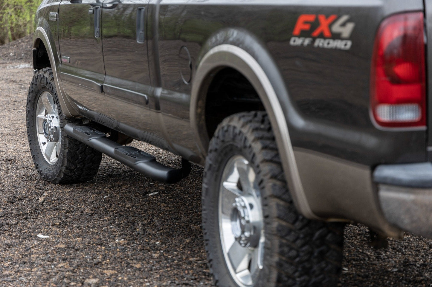 Rough Country 21013 Oval Nerf Step | Crew Cab | Black | Ford F-250/F-350 Super Duty (99-16)