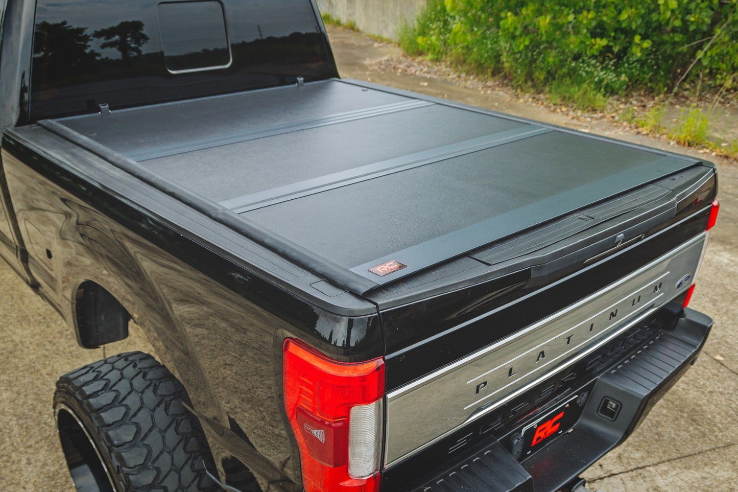 Rough Country 47220651B Hard Low Profile Bed Cover | 6'10" Bed | Ford F-250/F-350 Super Duty (17-26)