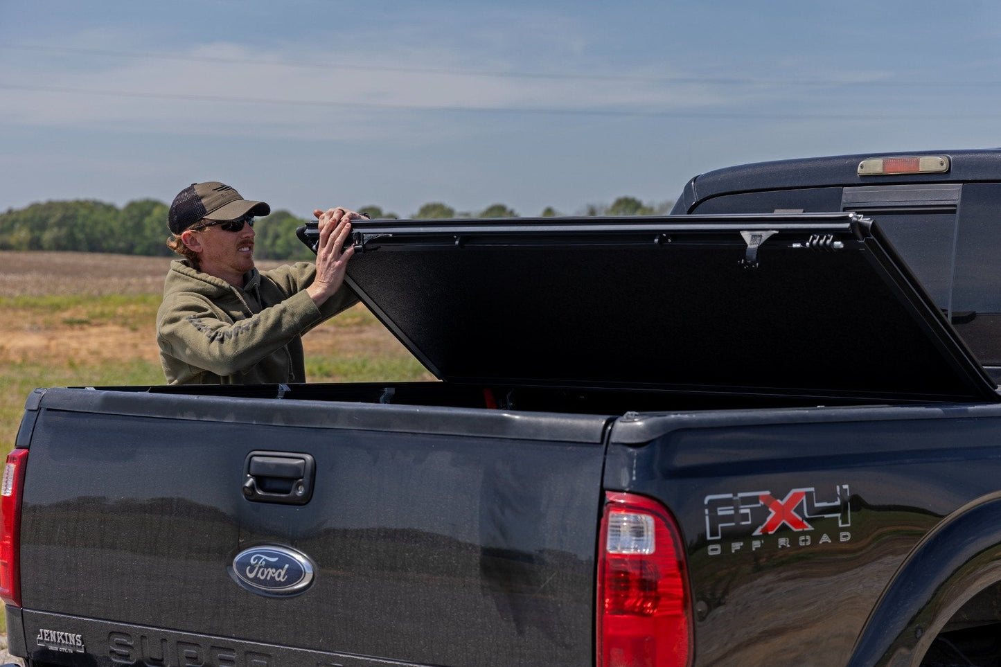 Rough Country 47214651B Hard Low Profile Bed Cover | 6'10" Bed | Ford F-250/F-350 Super Duty (99-16)