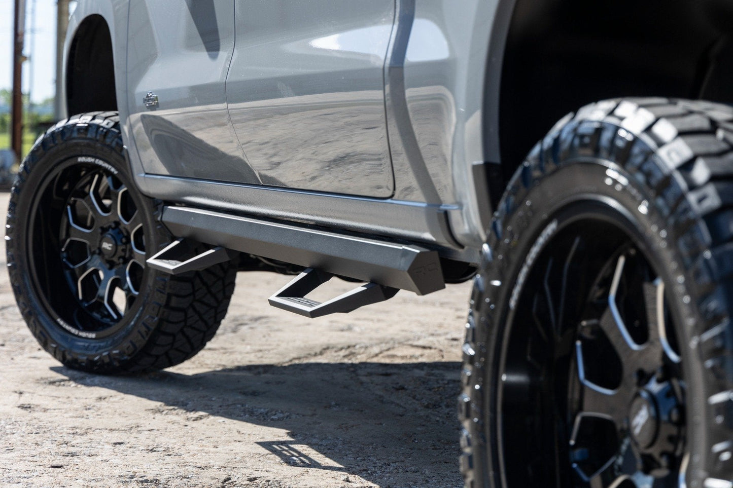 Rough Country 96221012 Rough Country 96 Series Wheel | One-Piece | Gloss Black | 22x10 | 6x5.5 | -19mm