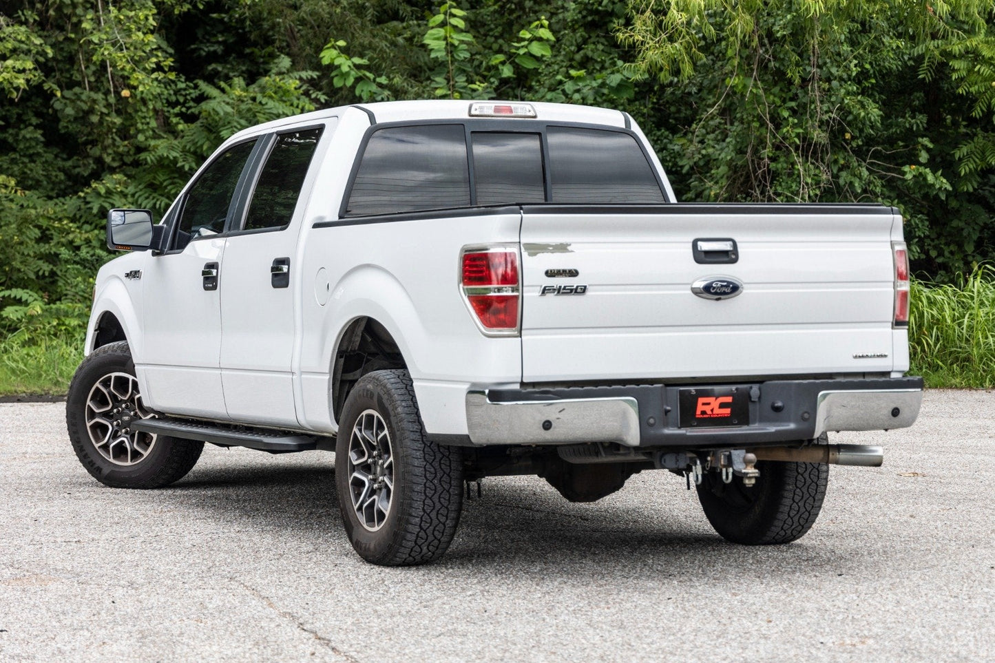 Rough Country 44010 RPT2 Running Board | Crew Cab | Black | Ford F-150 2WD/4WD (2009-2014)