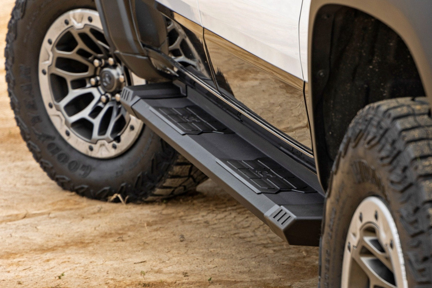 Rough Country SRB01950A HD2 Aluminum Running Boards | Crew Cab | Ram 1500 (19-26)/1500 TRX (21-24)