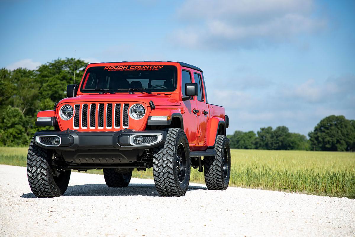 Rough Country 63770 3.5 Inch Lift Kit | Spacers | V2 | Jeep Gladiator JT 4WD (2020-2023)