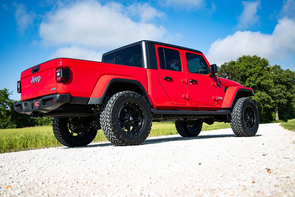 Rough Country 63740 3.5 Inch Lift Kit | Spacers | M1 | Jeep Gladiator JT 4WD (2020-2023)