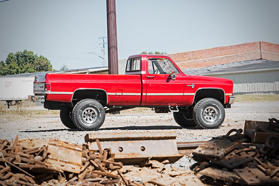 Rough Country 19730 4 Inch Lift Kit | 56 Inch Rear Springs | Chevy/GMC 3/4-Ton Suburban/C25/K25 Truck (73-76)