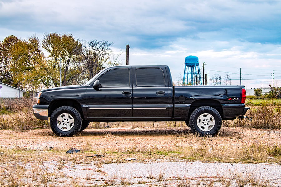 Rough Country 28370 1.5-2 Inch Lift Kit | V2 | Chevy Silverado & GMC Sierra 1500 4WD (1999-2006 & Classic)