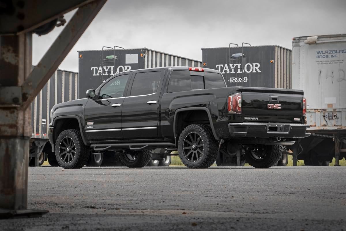 Rough Country 19440 3.5 Inch Lift Kit | Forged UCA | M1 Strut | | Chevy/GMC 1500 (14-16)