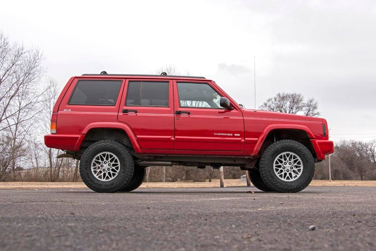 Rough Country 67041 3 Inch Lift Kit | SII | RR AAL | M1 | Jeep Cherokee XJ 2WD/4WD (1984-2001)