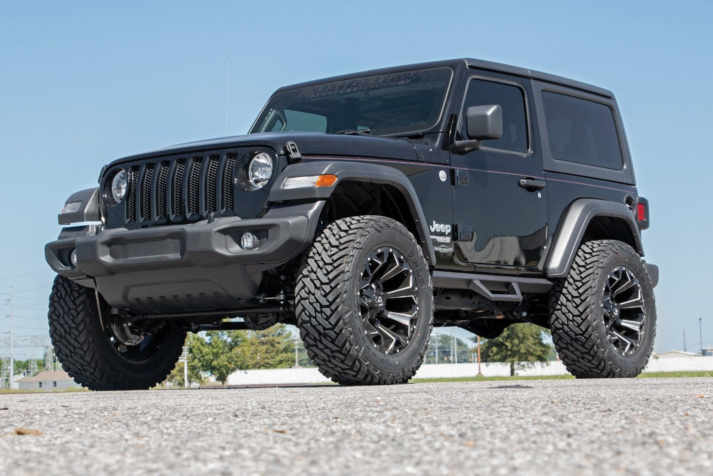 Rough Country 79644 2.5 Inch Lift Kit | Coils | M1R | Jeep Wrangler JL 4WD (2024-2025)