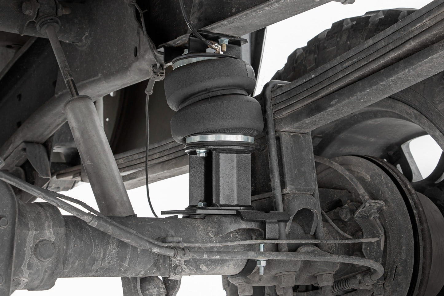 Rough Country 10006C Air Spring Kit w/compressor | 0-6" Lift | Chevy/GMC 2500HD (01-10)