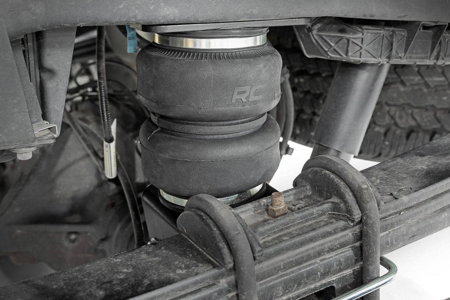 Rough Country 10021 Air Spring Kit | 3-6" Lifts | Ford F-250/F-350 Super Duty 4WD (2017-2022)