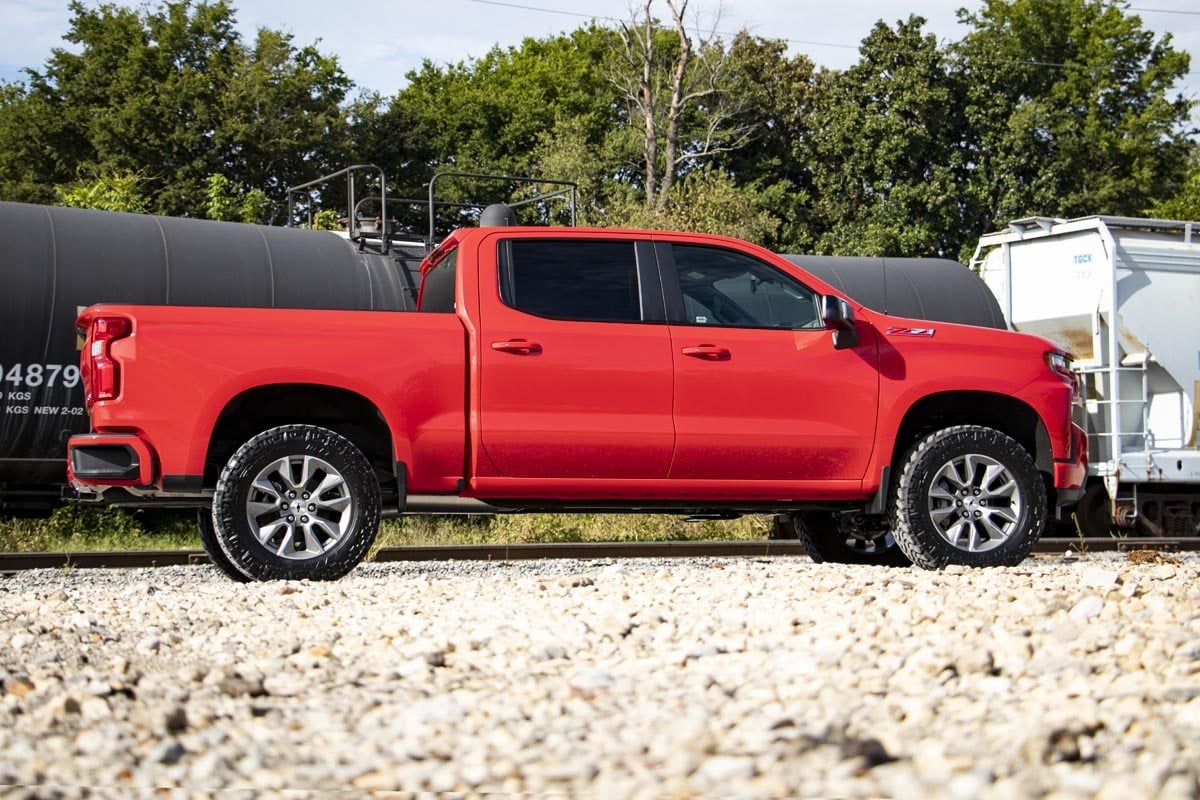 Rough Country 28231 3.5 Inch Lift Kit | N3 Struts | Rear Mono Leaf | Chevy Silverado 1500 (22-24)