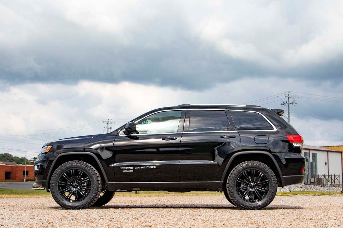 Rough Country 91430 2.5 Inch Lift Kit | N3 Struts | Jeep Grand Cherokee 4WD (2016-2022)
