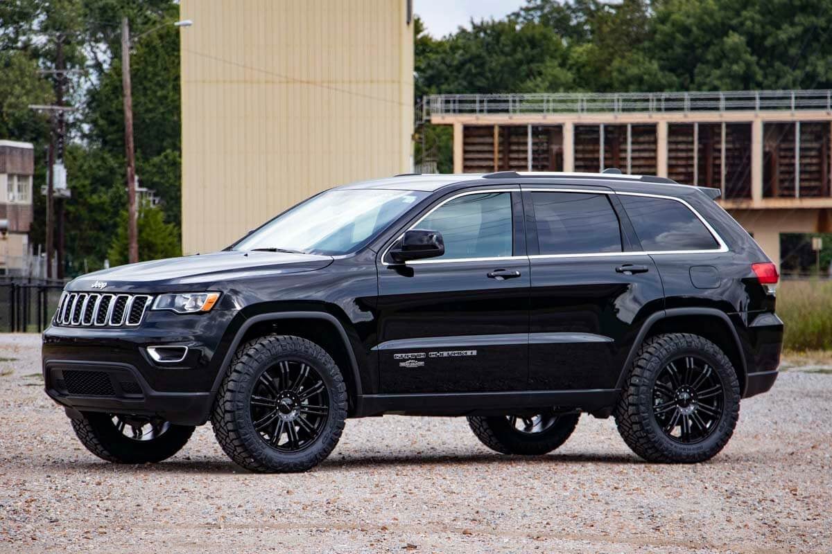 Rough Country 60300 2.5 Inch Lift Kit | Jeep Grand Cherokee WK2 2WD/4WD (2011-2022)
