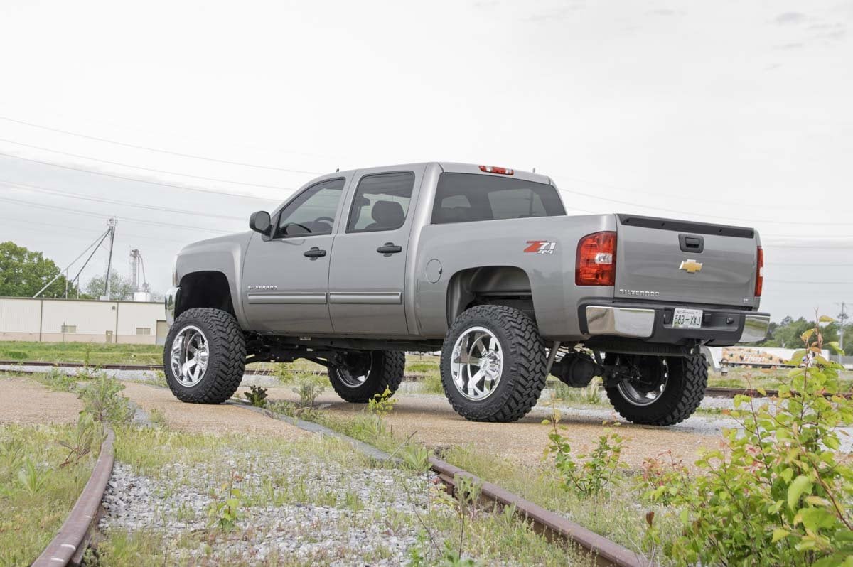 Rough Country 26430 7.5 Inch Lift Kit | Chevy Silverado & GMC Sierra 1500 4WD (2007-2013)