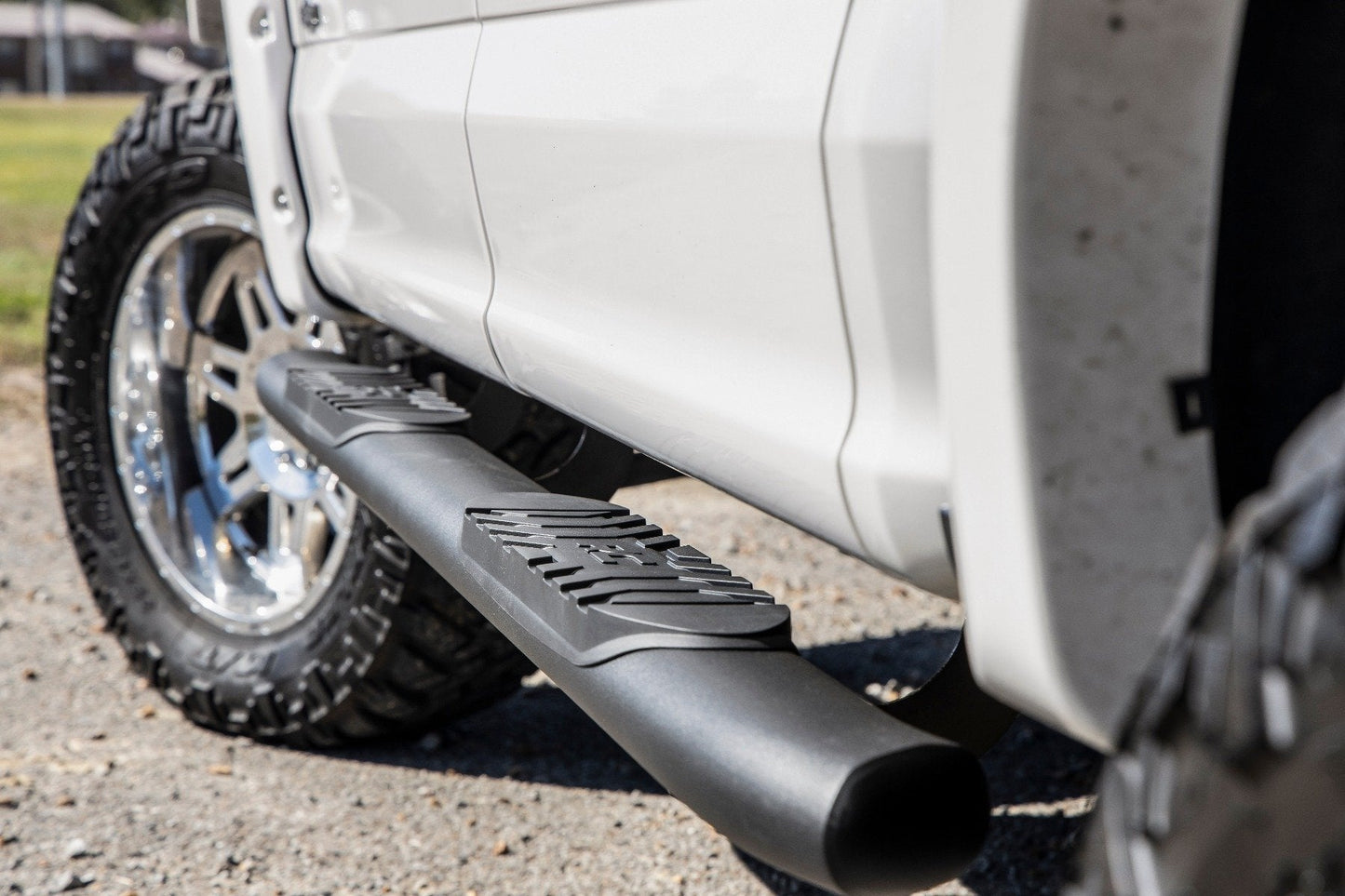Rough Country 21005 Oval Nerf Step | Crew Cab | Black | Ford F-150/Lightning/F-250/F-350/Raptor (15-26)