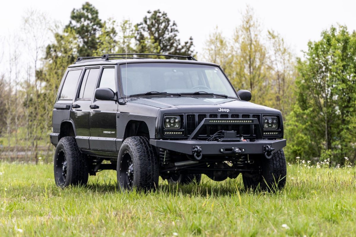 Rough Country 63040 3 Inch Lift Kit | RR Springs | M1 | Jeep Cherokee XJ 2WD/4WD (1984-2001)