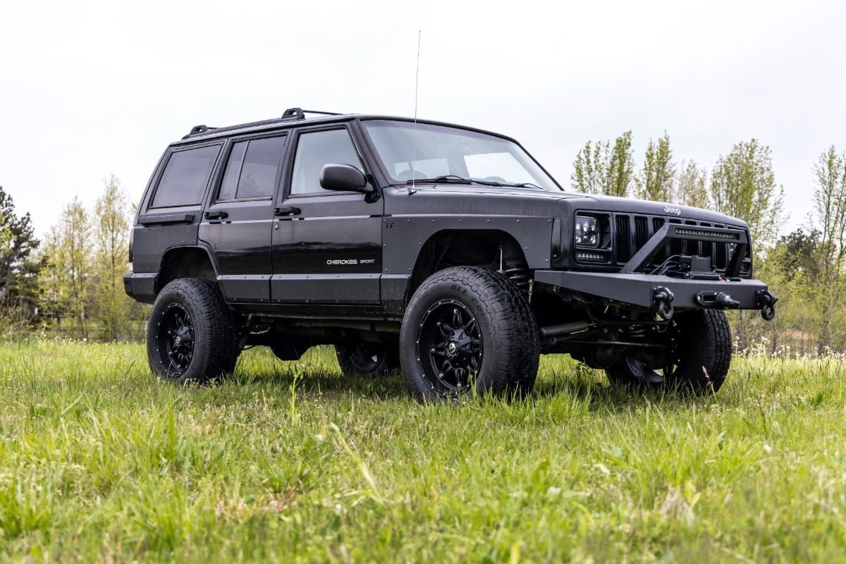 Rough Country 63070 3 Inch Lift Kit | RR Springs | V2 | Jeep Cherokee XJ 2WD/4WD (1984-2001)