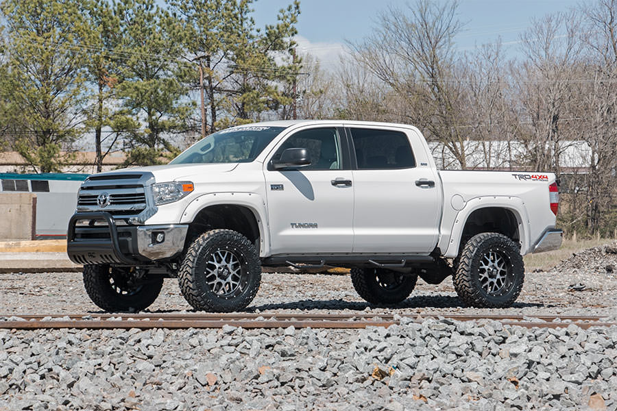 Rough Country 75240 6 Inch Lift Kit | M1 Struts/M1 | Toyota Tundra 4WD (2016-2021)