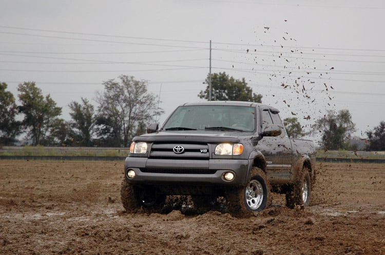 Rough Country 75040 2.5 Inch Lift Kit | M1 Struts/M1 | Toyota Tundra 4WD (2000-2006)