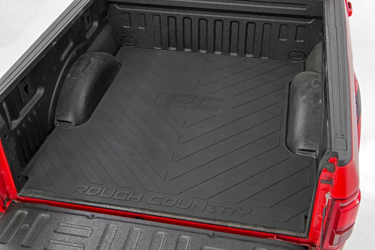 Rough Country RCM680 Bed Mat | 5'9" Bed | RC Logo | Chevy/GMC 1500/2500HD/3500HD (07-19 & Classic)
